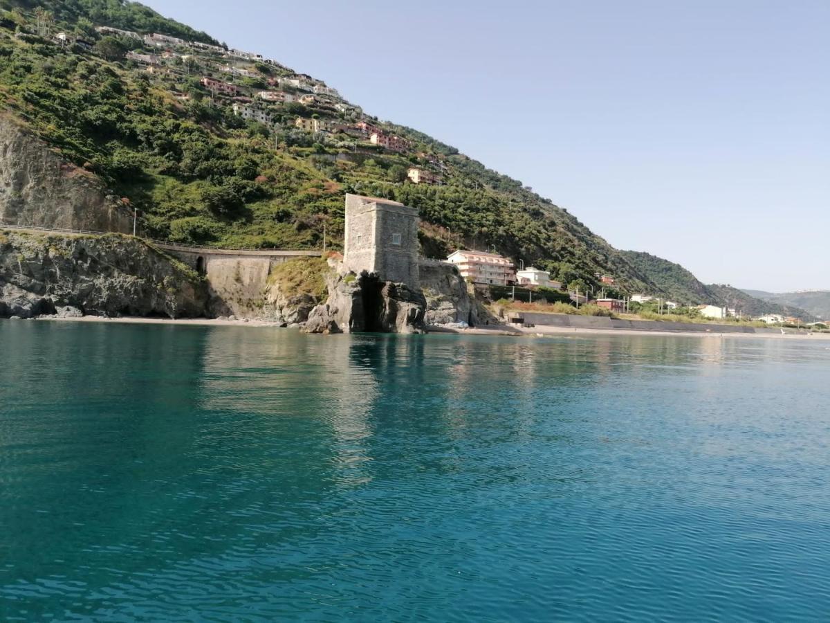 "Appartamento Del Mare Gliaca" Con Vista Isole Eolie,Ampia Terrazza,Wifi E Parcheggio Privato Gratuito Piraino Buitenkant foto